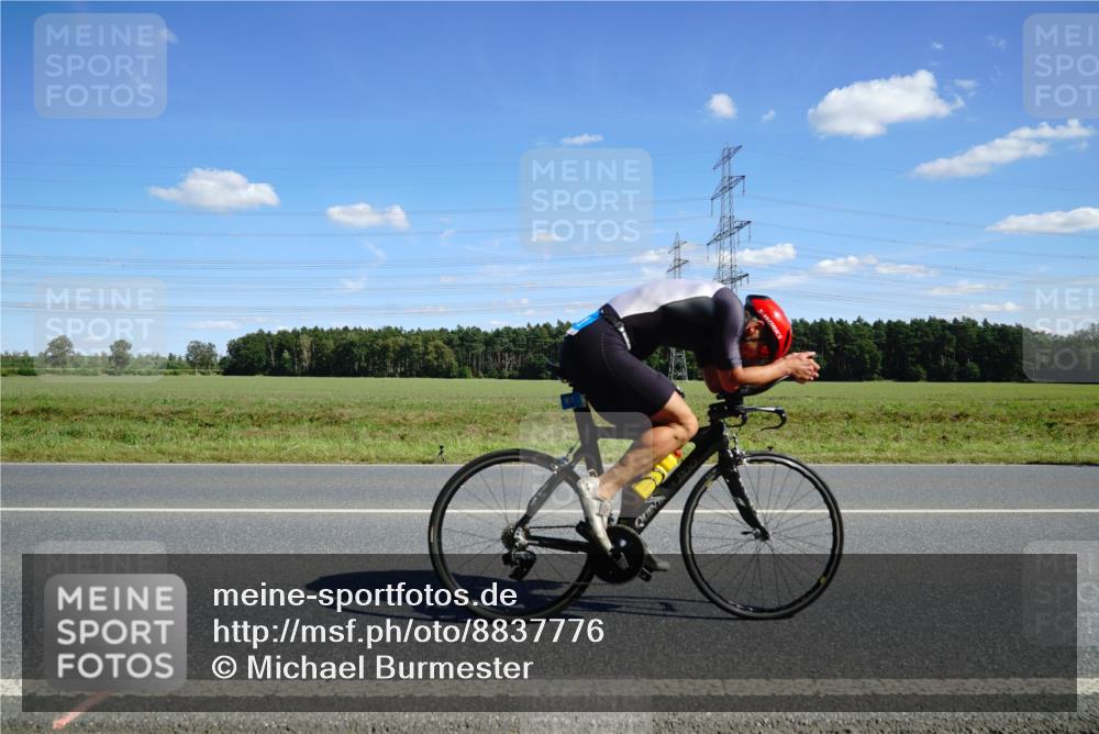 07.09.2025 - 19. Norderstedt Triathlon Michael Burmester http://msf.ph/oto/8837776 07.09.2025 14:12:06 Radfahren 911, 1029 meine-sportfotos.de