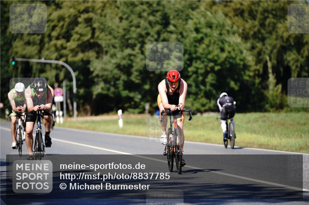 07.09.2025 - 19. Norderstedt Triathlon Michael Burmester http://msf.ph/oto/8837785 07.09.2025 14:21:39 Radfahren 417, 999, 1003 meine-sportfotos.de
