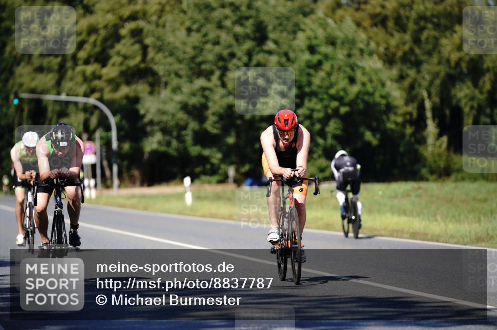 07.09.2025 - 19. Norderstedt Triathlon Michael Burmester http://msf.ph/oto/8837787 07.09.2025 14:21:39 Radfahren 417, 999, 1003 meine-sportfotos.de
