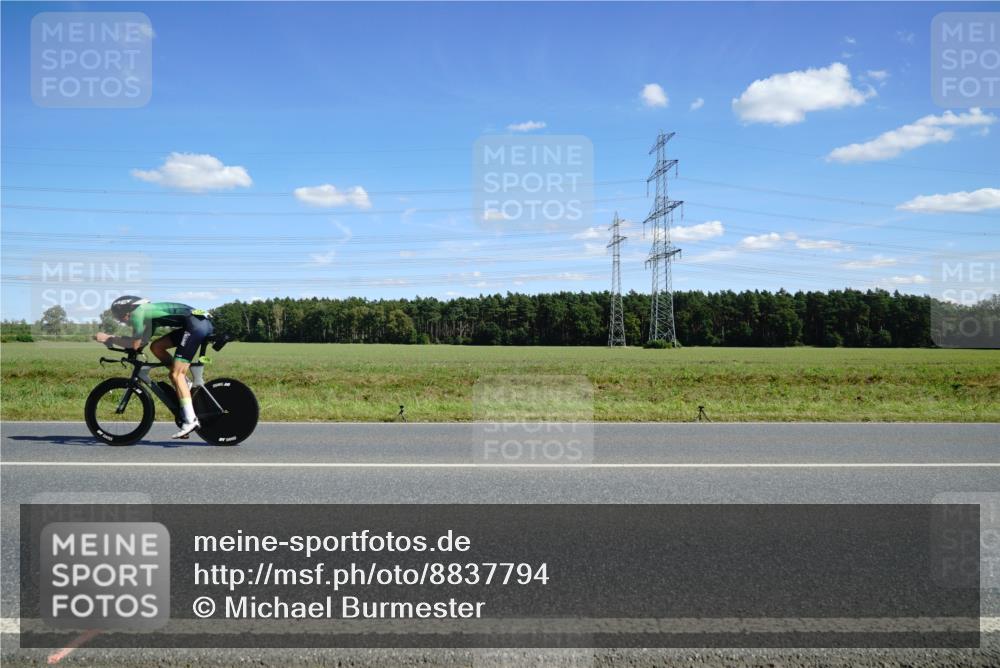 07.09.2025 - 19. Norderstedt Triathlon Michael Burmester http://msf.ph/oto/8837794 07.09.2025 14:12:10 Radfahren 1029 meine-sportfotos.de