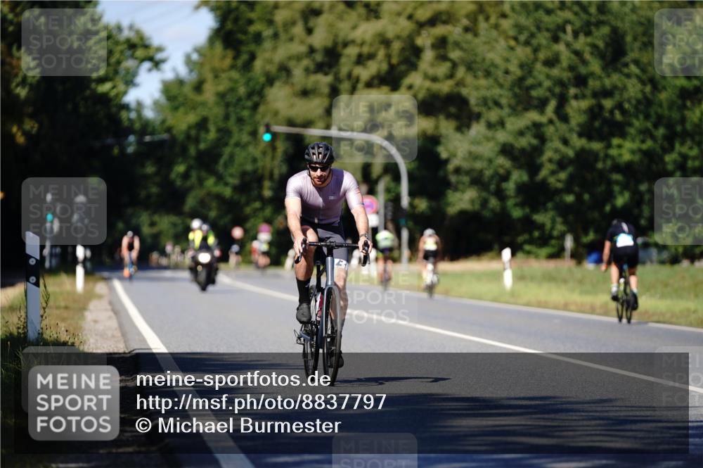 07.09.2025 - 19. Norderstedt Triathlon Michael Burmester http://msf.ph/oto/8837797 07.09.2025 14:21:47 Radfahren 872 meine-sportfotos.de