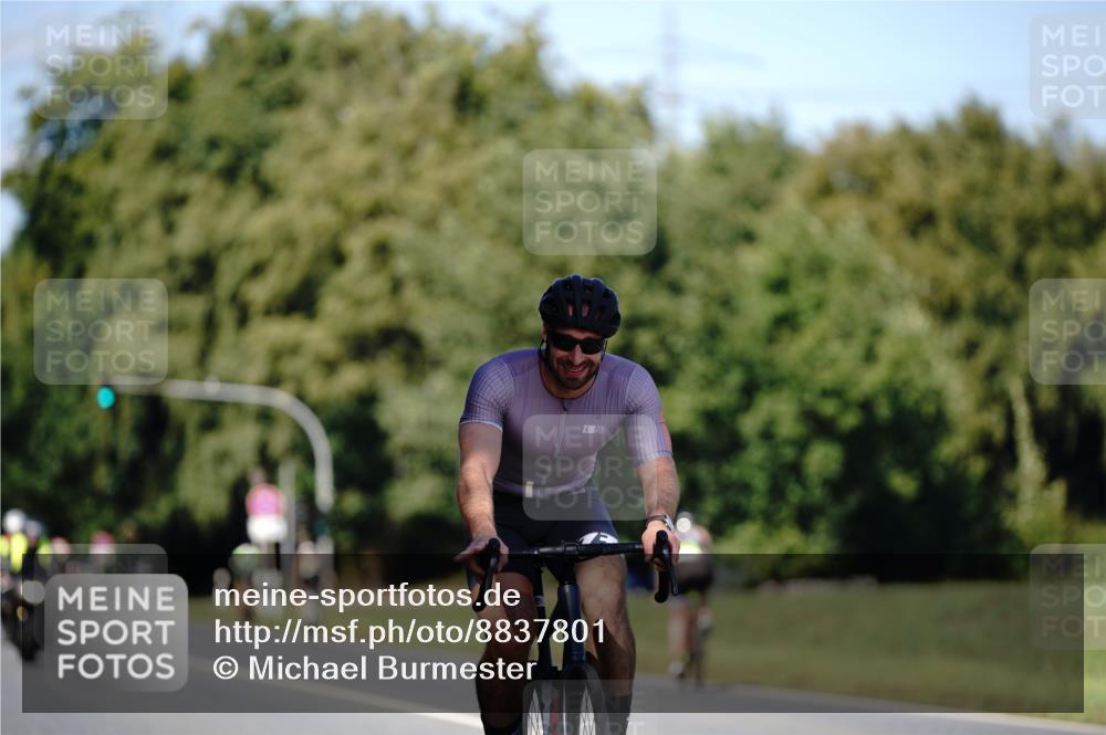 07.09.2025 - 19. Norderstedt Triathlon Michael Burmester http://msf.ph/oto/8837801 07.09.2025 14:21:48 Radfahren 872 meine-sportfotos.de