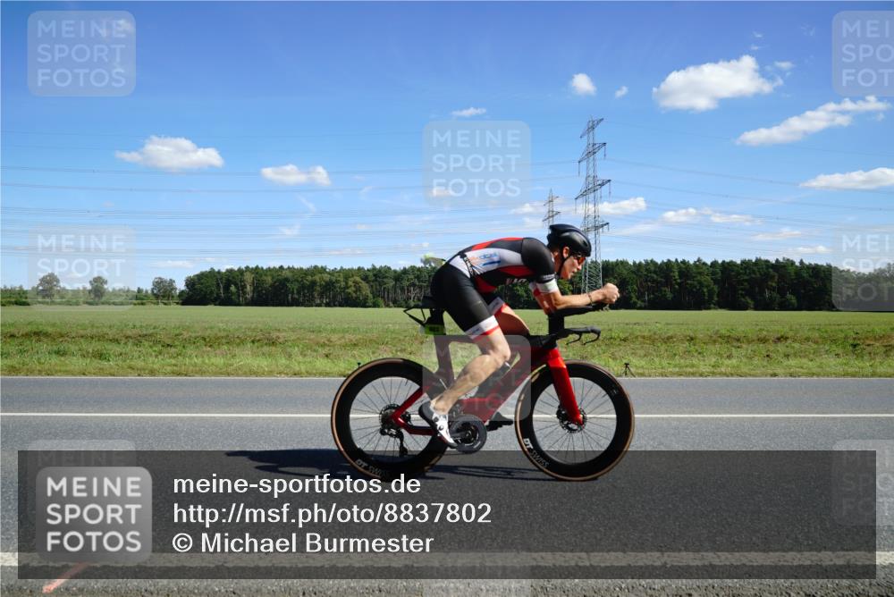 07.09.2025 - 19. Norderstedt Triathlon Michael Burmester http://msf.ph/oto/8837802 07.09.2025 14:12:14 Radfahren 975, 983 meine-sportfotos.de