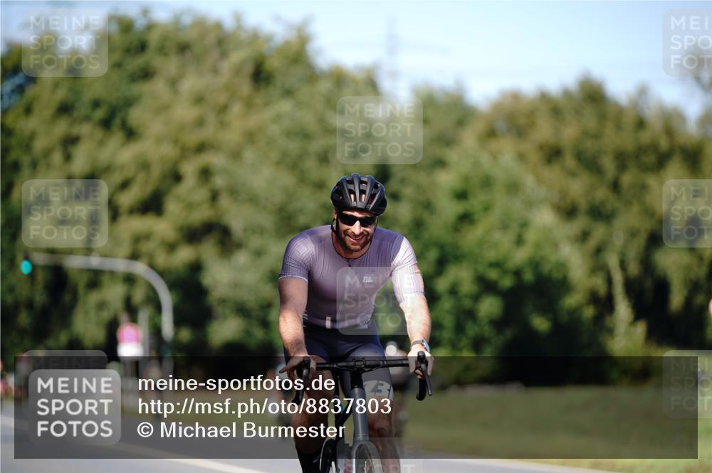 07.09.2025 - 19. Norderstedt Triathlon Michael Burmester http://msf.ph/oto/8837803 07.09.2025 14:21:48 Radfahren 872 meine-sportfotos.de