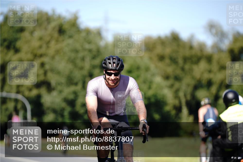 07.09.2025 - 19. Norderstedt Triathlon Michael Burmester http://msf.ph/oto/8837807 07.09.2025 14:21:48 Radfahren 872 meine-sportfotos.de