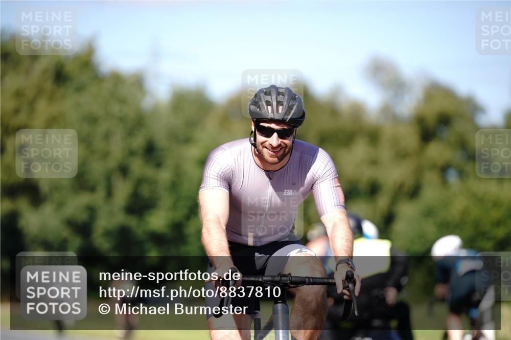 07.09.2025 - 19. Norderstedt Triathlon Michael Burmester http://msf.ph/oto/8837810 07.09.2025 14:21:49 Radfahren 872 meine-sportfotos.de