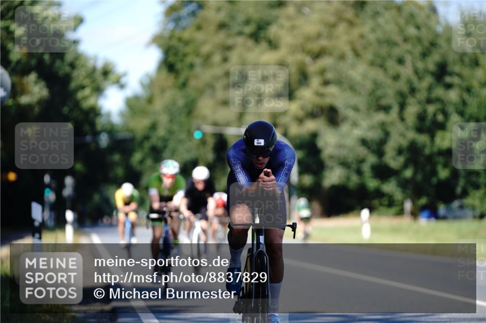07.09.2025 - 19. Norderstedt Triathlon Michael Burmester http://msf.ph/oto/8837829 07.09.2025 14:22:29 Radfahren 980, 1004, 1025 meine-sportfotos.de