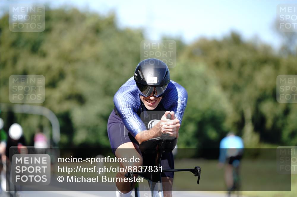 07.09.2025 - 19. Norderstedt Triathlon Michael Burmester http://msf.ph/oto/8837831 07.09.2025 14:22:29 Radfahren 980, 1004, 1025 meine-sportfotos.de