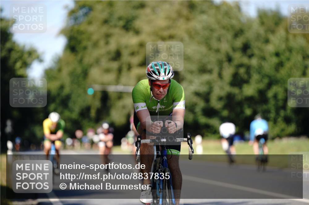 07.09.2025 - 19. Norderstedt Triathlon Michael Burmester http://msf.ph/oto/8837835 07.09.2025 14:22:30 Radfahren 911, 980, 1004, 1025, 1032 meine-sportfotos.de