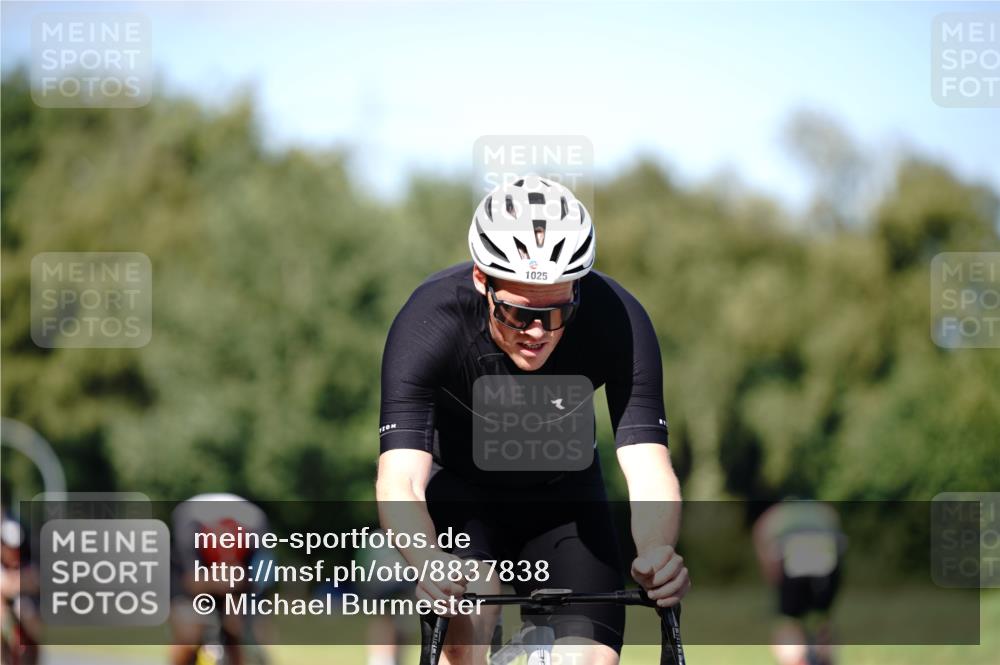 07.09.2025 - 19. Norderstedt Triathlon Michael Burmester http://msf.ph/oto/8837838 07.09.2025 14:22:32 Radfahren 911, 980, 983, 1004, 1025, 1032 meine-sportfotos.de