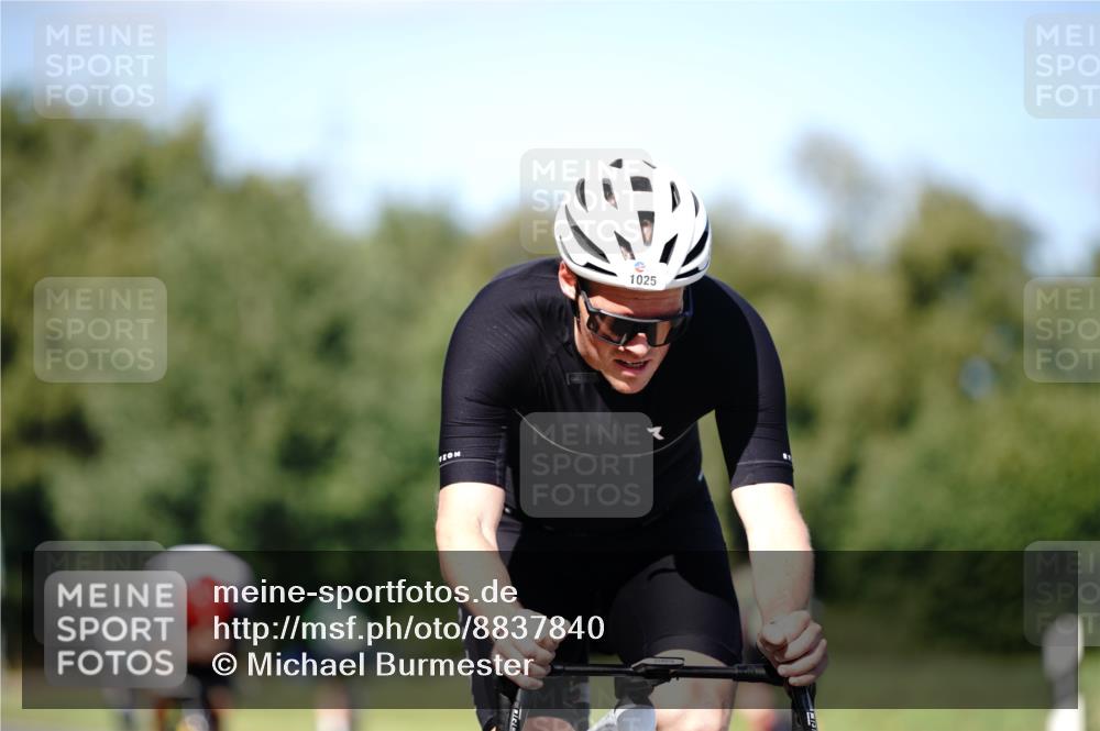 07.09.2025 - 19. Norderstedt Triathlon Michael Burmester http://msf.ph/oto/8837840 07.09.2025 14:22:32 Radfahren 911, 980, 983, 1004, 1025, 1032 meine-sportfotos.de