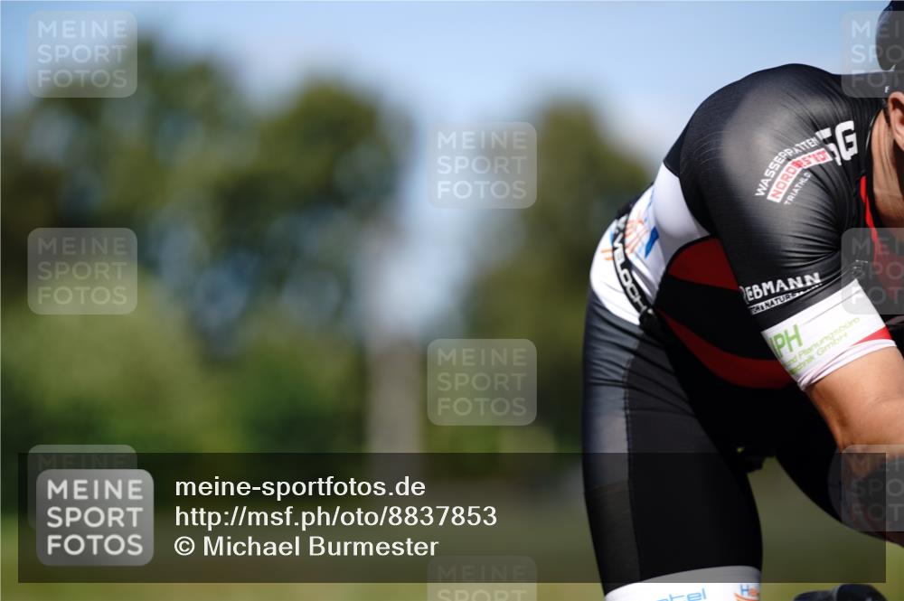 07.09.2025 - 19. Norderstedt Triathlon Michael Burmester http://msf.ph/oto/8837853 07.09.2025 14:22:35 Radfahren 911, 983, 1032 meine-sportfotos.de