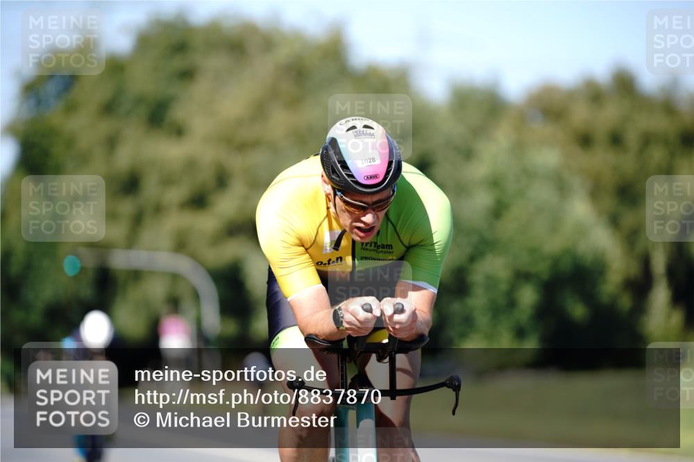 07.09.2025 - 19. Norderstedt Triathlon Michael Burmester http://msf.ph/oto/8837870 07.09.2025 14:22:49 Radfahren 369, 880, 975, 1028 meine-sportfotos.de