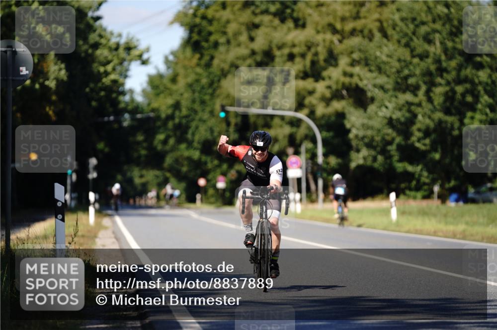 07.09.2025 - 19. Norderstedt Triathlon Michael Burmester http://msf.ph/oto/8837889 07.09.2025 14:22:55 Radfahren 968, 997 meine-sportfotos.de