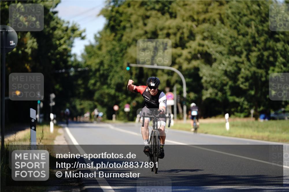 07.09.2025 - 19. Norderstedt Triathlon Michael Burmester http://msf.ph/oto/8837891 07.09.2025 14:22:55 Radfahren 968, 997 meine-sportfotos.de