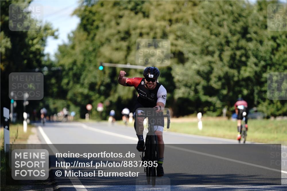 07.09.2025 - 19. Norderstedt Triathlon Michael Burmester http://msf.ph/oto/8837895 07.09.2025 14:22:56 Radfahren 968, 997 meine-sportfotos.de