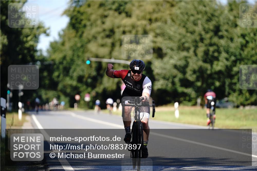 07.09.2025 - 19. Norderstedt Triathlon Michael Burmester http://msf.ph/oto/8837897 07.09.2025 14:22:56 Radfahren 968, 997 meine-sportfotos.de