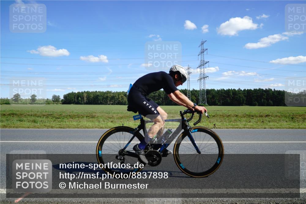 07.09.2025 - 19. Norderstedt Triathlon Michael Burmester http://msf.ph/oto/8837898 07.09.2025 14:12:57 Radfahren 1406 meine-sportfotos.de