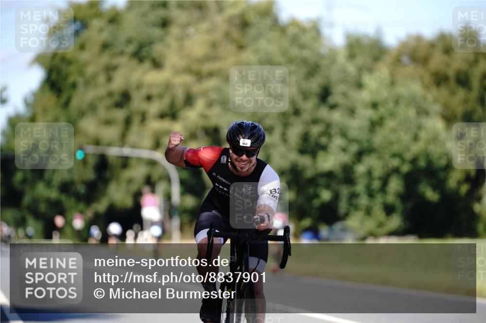 07.09.2025 - 19. Norderstedt Triathlon Michael Burmester http://msf.ph/oto/8837901 07.09.2025 14:22:57 Radfahren 968 meine-sportfotos.de