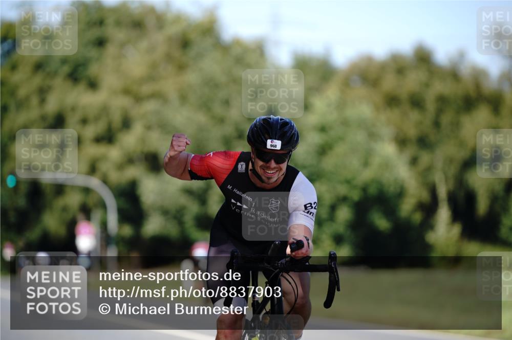 07.09.2025 - 19. Norderstedt Triathlon Michael Burmester http://msf.ph/oto/8837903 07.09.2025 14:22:57 Radfahren 968 meine-sportfotos.de