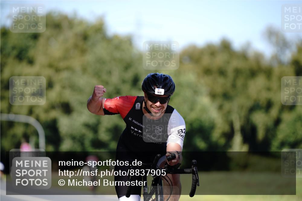 07.09.2025 - 19. Norderstedt Triathlon Michael Burmester http://msf.ph/oto/8837905 07.09.2025 14:22:57 Radfahren 968 meine-sportfotos.de