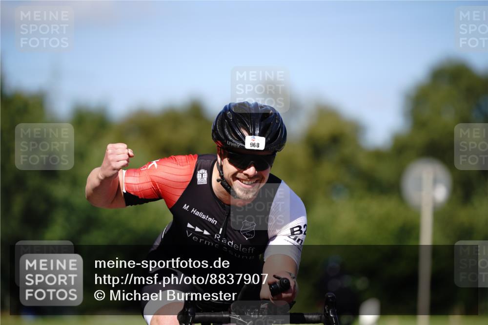 07.09.2025 - 19. Norderstedt Triathlon Michael Burmester http://msf.ph/oto/8837907 07.09.2025 14:22:57 Radfahren 968 meine-sportfotos.de