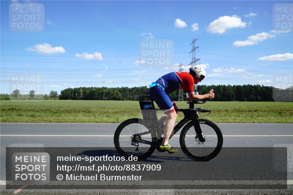 07.09.2025 - 19. Norderstedt Triathlon Michael Burmester http://msf.ph/oto/8837909 07.09.2025 14:13:04 Radfahren 366 meine-sportfotos.de