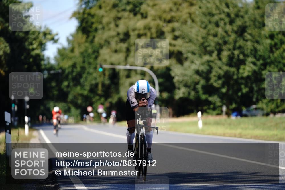 07.09.2025 - 19. Norderstedt Triathlon Michael Burmester http://msf.ph/oto/8837912 07.09.2025 14:23:06 Radfahren 1501 meine-sportfotos.de