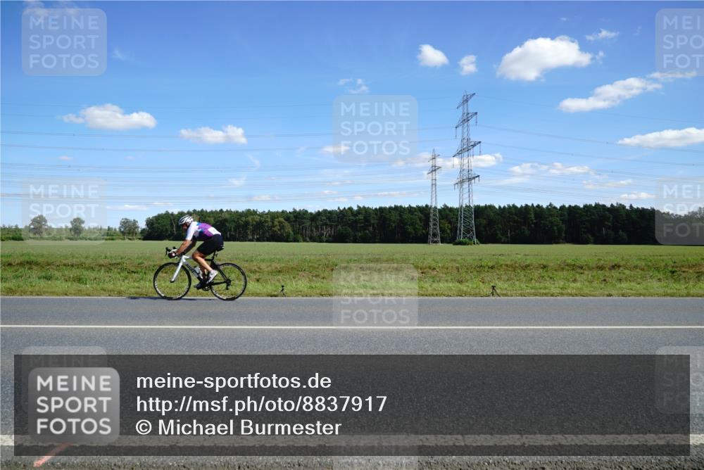 07.09.2025 - 19. Norderstedt Triathlon Michael Burmester http://msf.ph/oto/8837917 07.09.2025 14:13:06 Radfahren 366 meine-sportfotos.de