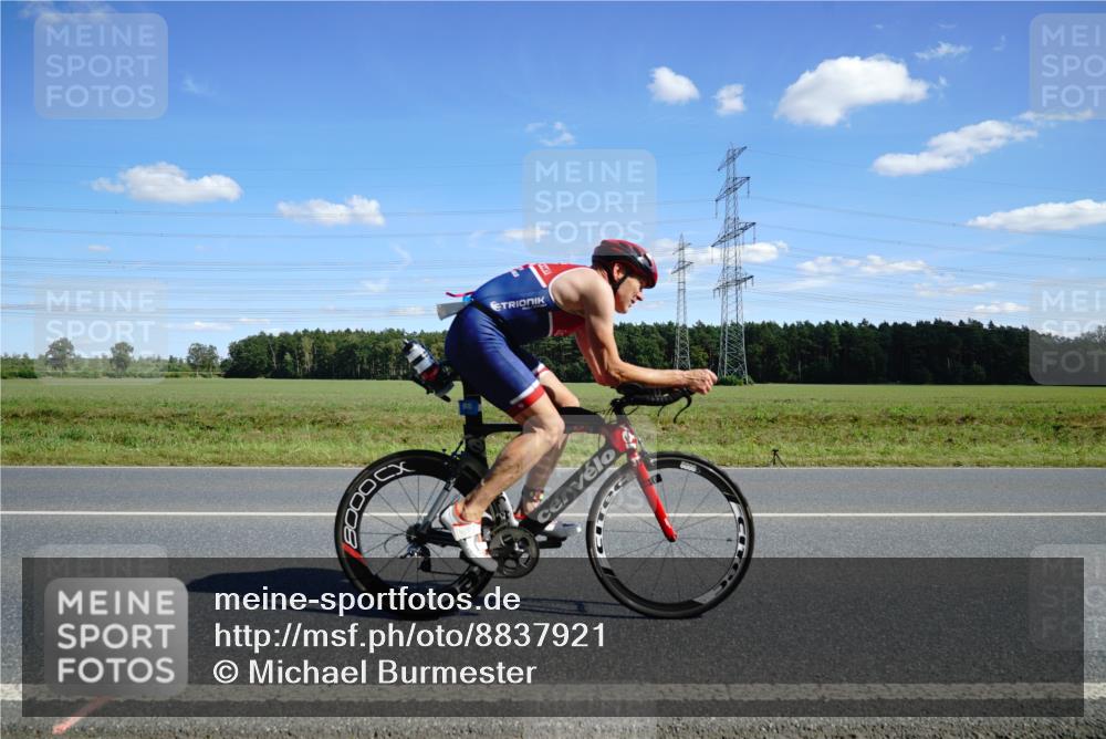 07.09.2025 - 19. Norderstedt Triathlon Michael Burmester http://msf.ph/oto/8837921 07.09.2025 14:13:13 Radfahren 908 meine-sportfotos.de