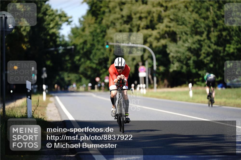 07.09.2025 - 19. Norderstedt Triathlon Michael Burmester http://msf.ph/oto/8837922 07.09.2025 14:23:11 Radfahren 974 meine-sportfotos.de