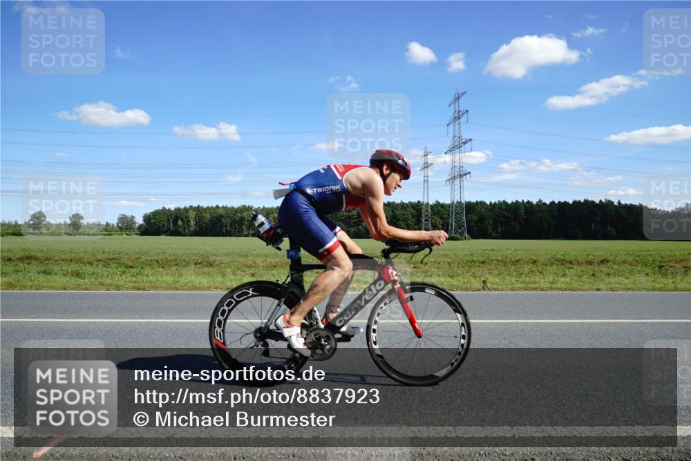 07.09.2025 - 19. Norderstedt Triathlon Michael Burmester http://msf.ph/oto/8837923 07.09.2025 14:13:13 Radfahren 908 meine-sportfotos.de