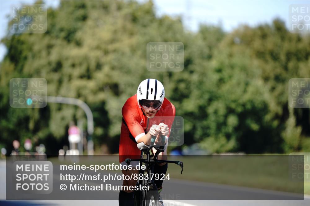 07.09.2025 - 19. Norderstedt Triathlon Michael Burmester http://msf.ph/oto/8837924 07.09.2025 14:23:12 Radfahren 974 meine-sportfotos.de