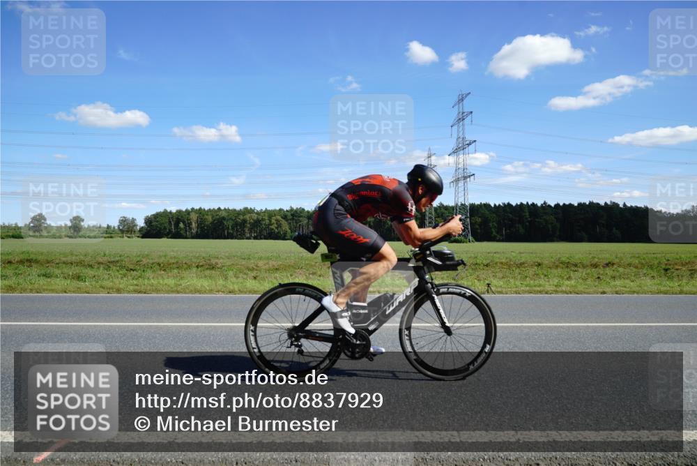 07.09.2025 - 19. Norderstedt Triathlon Michael Burmester http://msf.ph/oto/8837929 07.09.2025 14:13:18 Radfahren 962, 965 meine-sportfotos.de