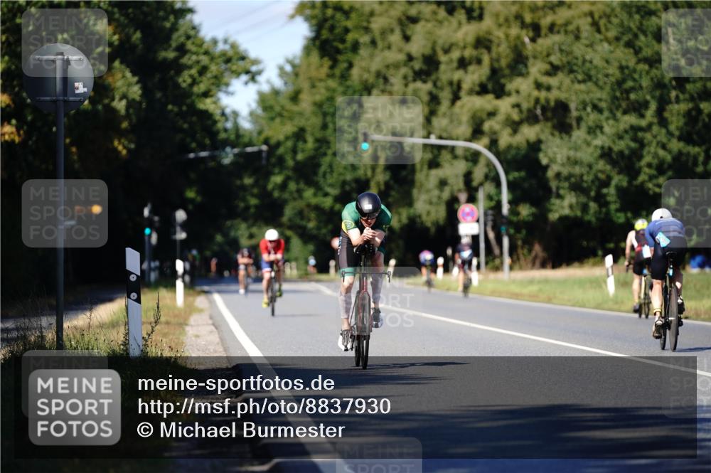 07.09.2025 - 19. Norderstedt Triathlon Michael Burmester http://msf.ph/oto/8837930 07.09.2025 14:23:38 Radfahren 1502 meine-sportfotos.de