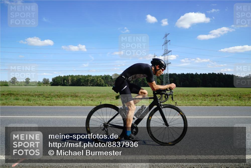 07.09.2025 - 19. Norderstedt Triathlon Michael Burmester http://msf.ph/oto/8837936 07.09.2025 14:13:20 Radfahren 394, 962, 965 meine-sportfotos.de