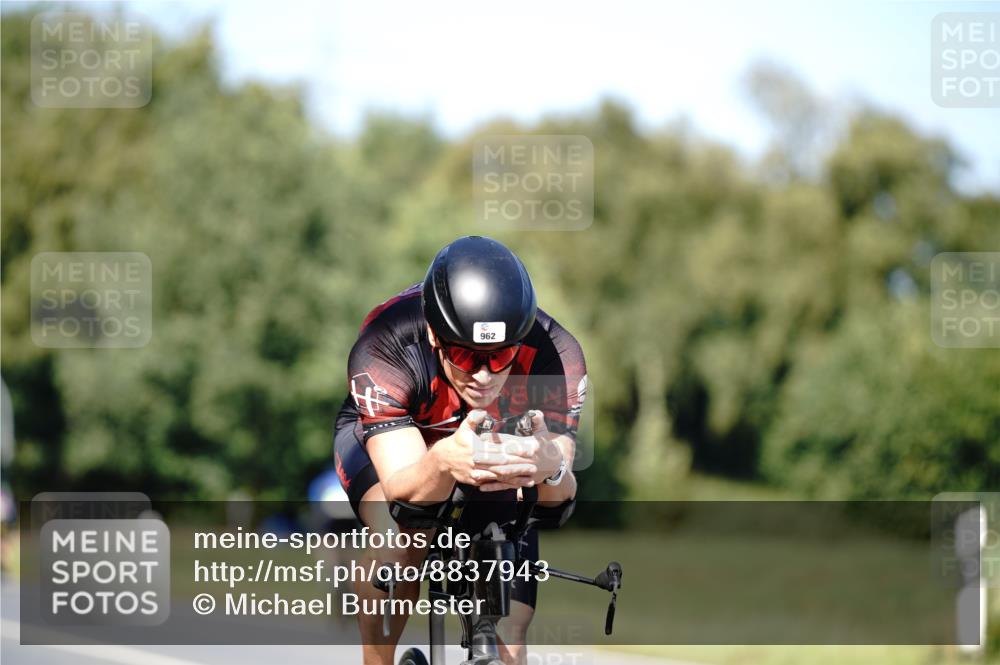 07.09.2025 - 19. Norderstedt Triathlon Michael Burmester http://msf.ph/oto/8837943 07.09.2025 14:23:48 Radfahren 962 meine-sportfotos.de