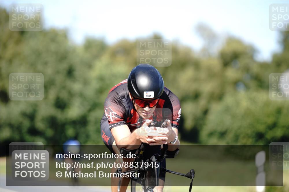 07.09.2025 - 19. Norderstedt Triathlon Michael Burmester http://msf.ph/oto/8837945 07.09.2025 14:23:48 Radfahren 962 meine-sportfotos.de