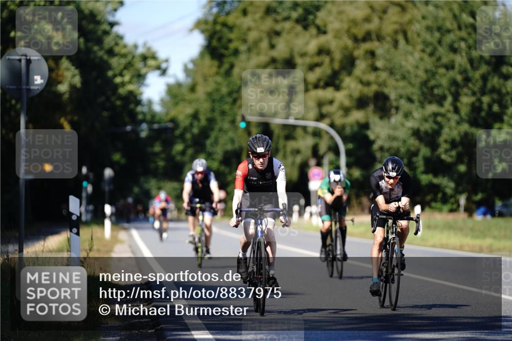 07.09.2025 - 19. Norderstedt Triathlon Michael Burmester http://msf.ph/oto/8837975 07.09.2025 14:24:06 Radfahren 410, 965, 970, 996, 1431, 1505 meine-sportfotos.de