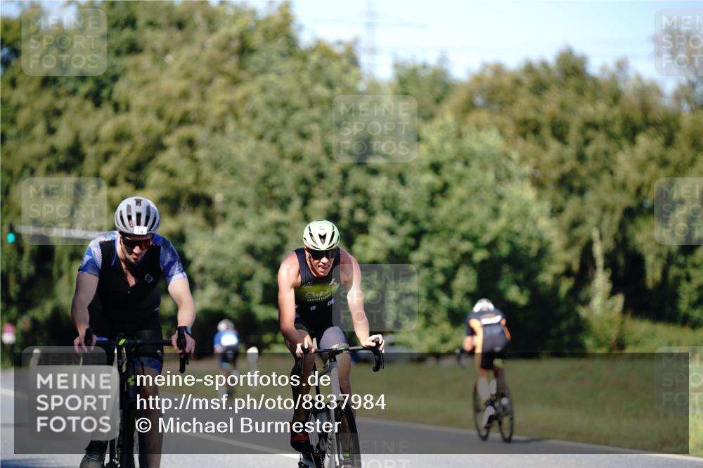 07.09.2025 - 19. Norderstedt Triathlon Michael Burmester http://msf.ph/oto/8837984 07.09.2025 14:24:08 Radfahren 410, 965, 970, 996, 1018, 1505 meine-sportfotos.de