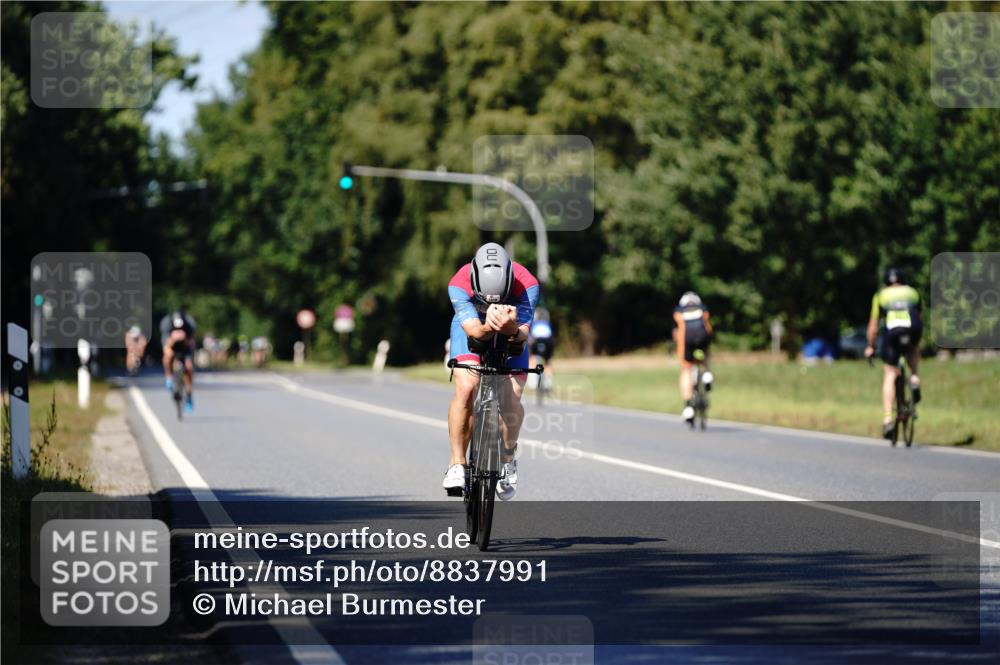 07.09.2025 - 19. Norderstedt Triathlon Michael Burmester http://msf.ph/oto/8837991 07.09.2025 14:24:11 Radfahren 410, 996, 1018, 1505 meine-sportfotos.de