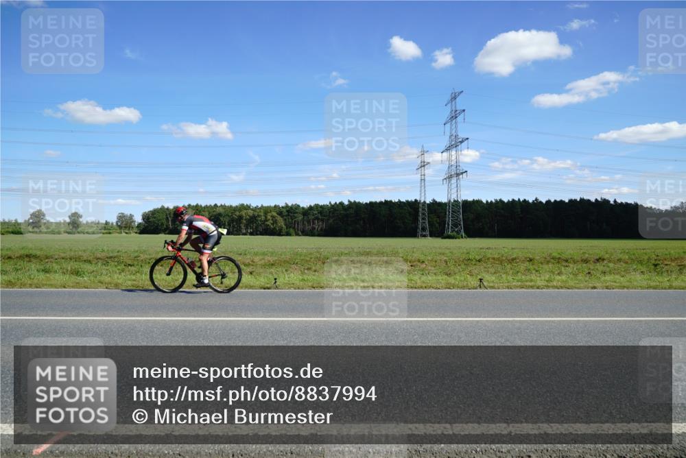 07.09.2025 - 19. Norderstedt Triathlon Michael Burmester http://msf.ph/oto/8837994 07.09.2025 14:13:35 Radfahren 974 meine-sportfotos.de