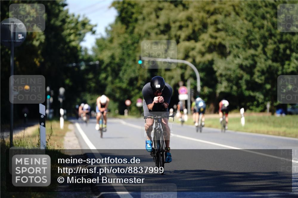 07.09.2025 - 19. Norderstedt Triathlon Michael Burmester http://msf.ph/oto/8837999 07.09.2025 14:24:15 Radfahren 394 meine-sportfotos.de