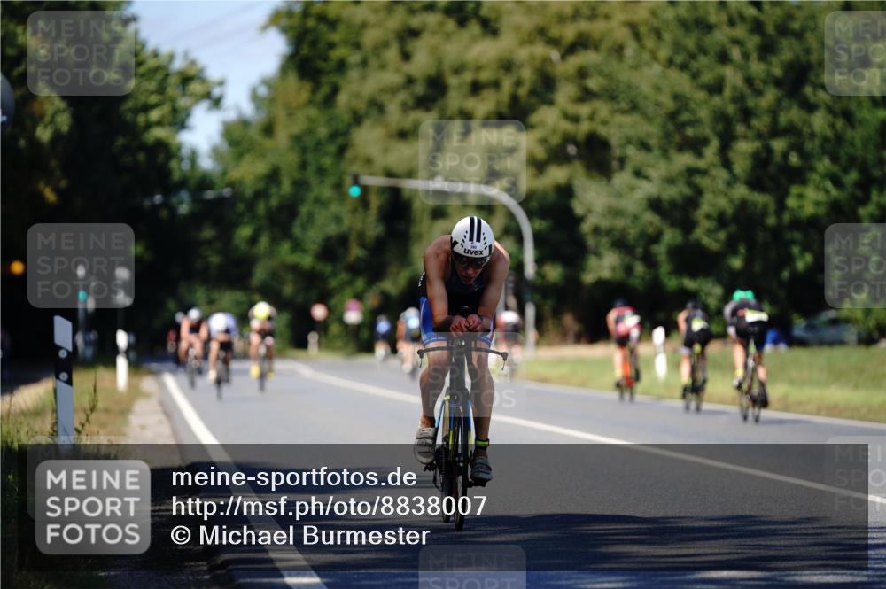 07.09.2025 - 19. Norderstedt Triathlon Michael Burmester http://msf.ph/oto/8838007 07.09.2025 14:24:18 Radfahren 392, 394 meine-sportfotos.de