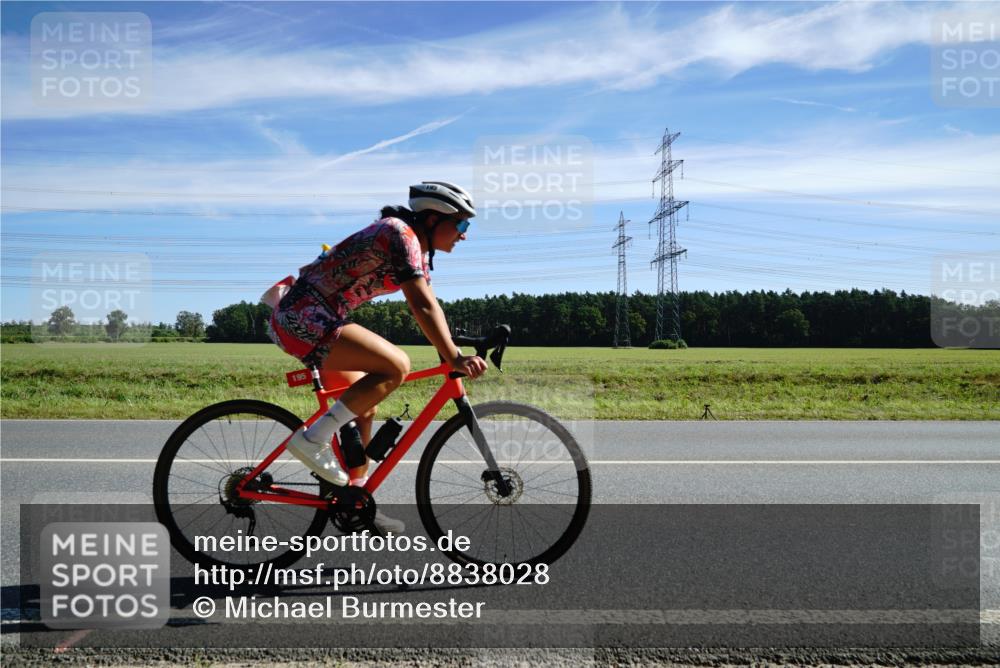 07.09.2025 - 19. Norderstedt Triathlon Michael Burmester http://msf.ph/oto/8838028 07.09.2025 12:04:55 Radfahren 195, 215, 1309 meine-sportfotos.de