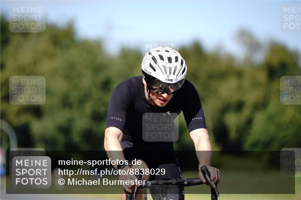 07.09.2025 - 19. Norderstedt Triathlon Michael Burmester http://msf.ph/oto/8838029 07.09.2025 14:24:32 Radfahren 1406 meine-sportfotos.de