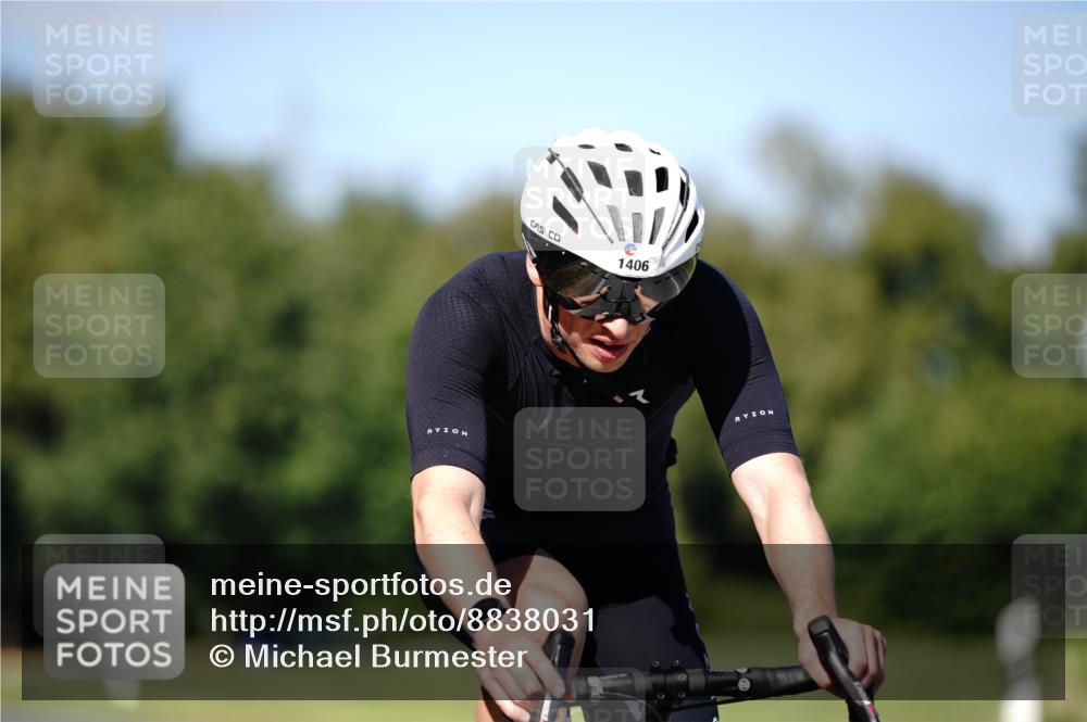 07.09.2025 - 19. Norderstedt Triathlon Michael Burmester http://msf.ph/oto/8838031 07.09.2025 14:24:32 Radfahren 1406 meine-sportfotos.de