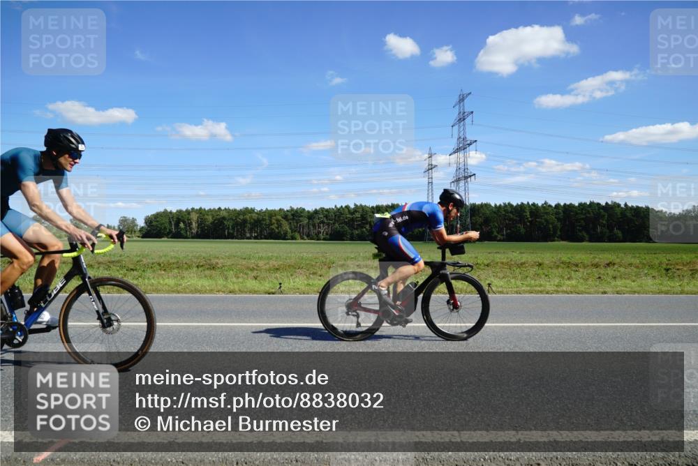 07.09.2025 - 19. Norderstedt Triathlon Michael Burmester http://msf.ph/oto/8838032 07.09.2025 14:13:52 Radfahren 985, 1039, 1478 meine-sportfotos.de