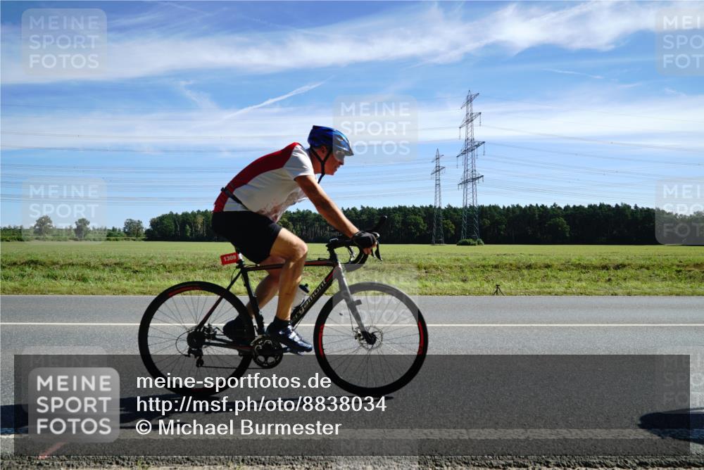 07.09.2025 - 19. Norderstedt Triathlon Michael Burmester http://msf.ph/oto/8838034 07.09.2025 12:04:55 Radfahren 195, 215, 1309 meine-sportfotos.de
