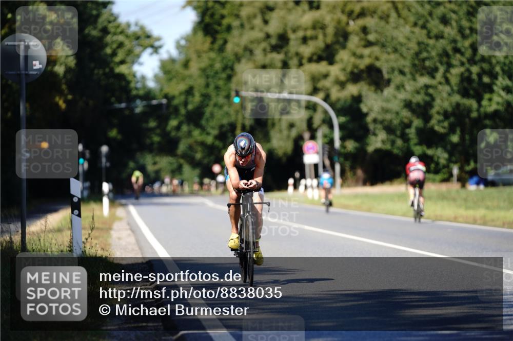 07.09.2025 - 19. Norderstedt Triathlon Michael Burmester http://msf.ph/oto/8838035 07.09.2025 14:24:39 Radfahren 988 meine-sportfotos.de